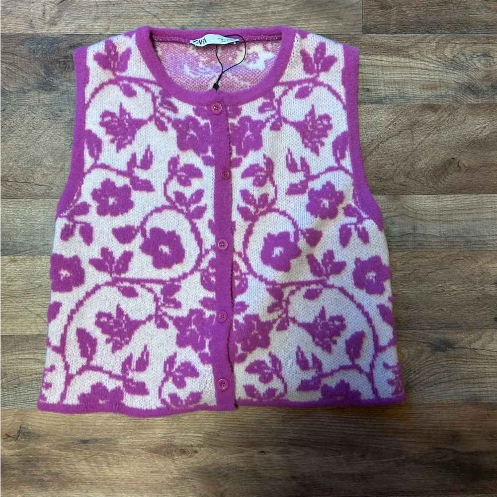 Women’s Pink Floral Knit Button Vest Sweater